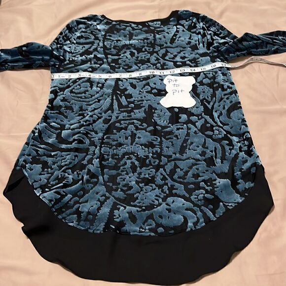 Simply Vera SzS blue velvet & sheer black burnout long sleeve flowy top EUC - Picture 7 of 8